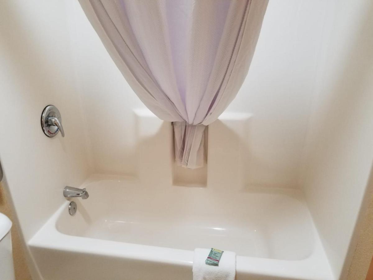 Hotel Lincoln Inn On Route 66 And Near I-55 Bagian luar foto
