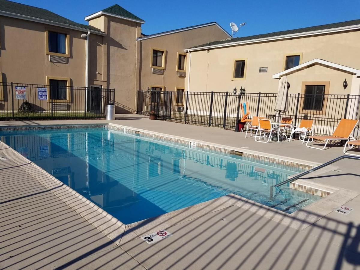 Hotel Lincoln Inn On Route 66 And Near I-55 Bagian luar foto