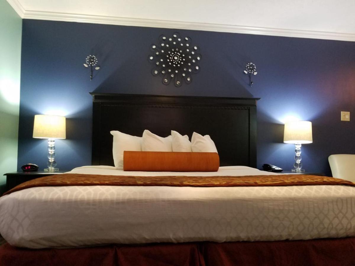Hotel Lincoln Inn On Route 66 And Near I-55 Bagian luar foto